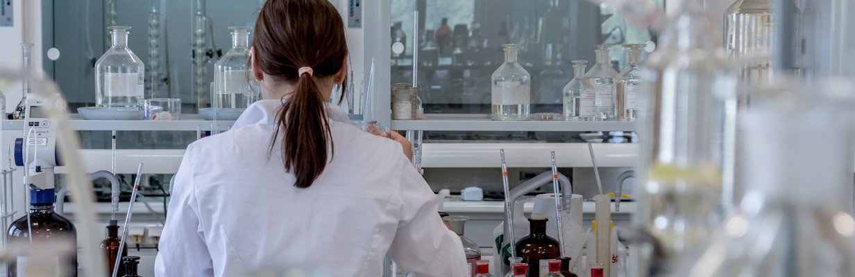 ScrubServe helps to eliminate possible cross-infection by specifically separating clean scrub dispensing from soiled scrub receiving